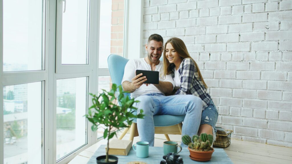 First Apartment Checklist guide to move-in essentials, budgeting, and apartment organization.