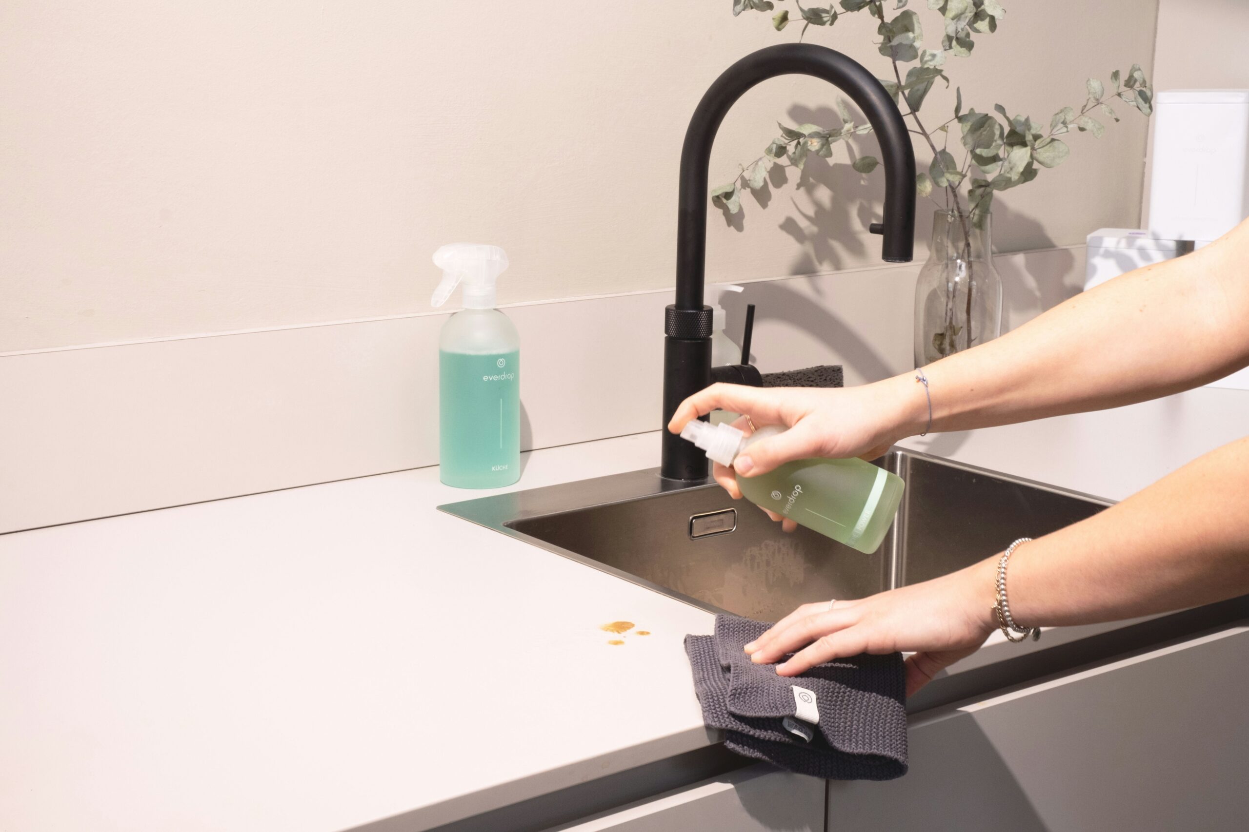 How to Clean Granite Countertops Safely Without Damaging the Surface