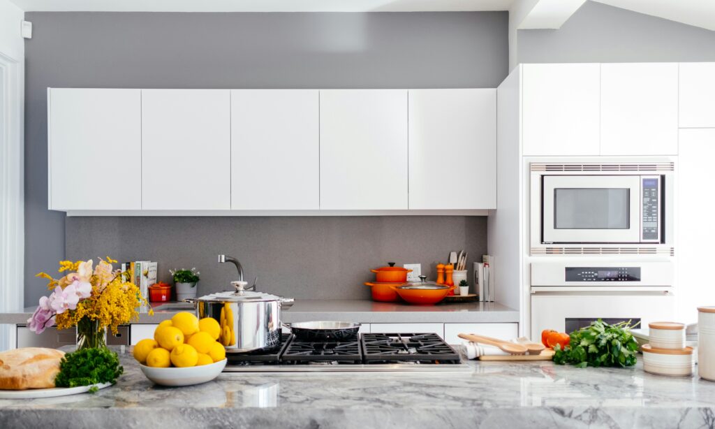 How to Clean Granite Countertops covering safe cleaning products, sealing tips, stain prevention, disinfecting, and granite maintenance.