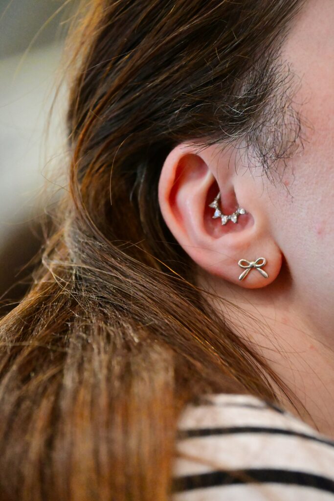 Why Are Piercing Guns Bad? guide to tissue damage, infection prevention, sterilization, piercing technique, jewelry fit, healing, and professional care.