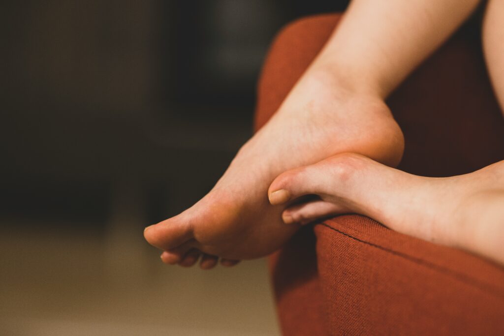 How to Get a Splinter Out of Foot covering gentle removal, skin preparation, wound care, infection warning signs, and foot protection.