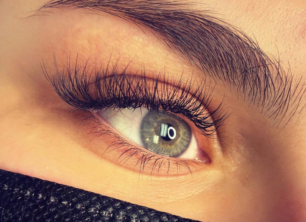 How to Get an Eyelash Out of Your Eye covering gentle removal, eye rinsing, blinking, discomfort relief, safe handling, and eye care.