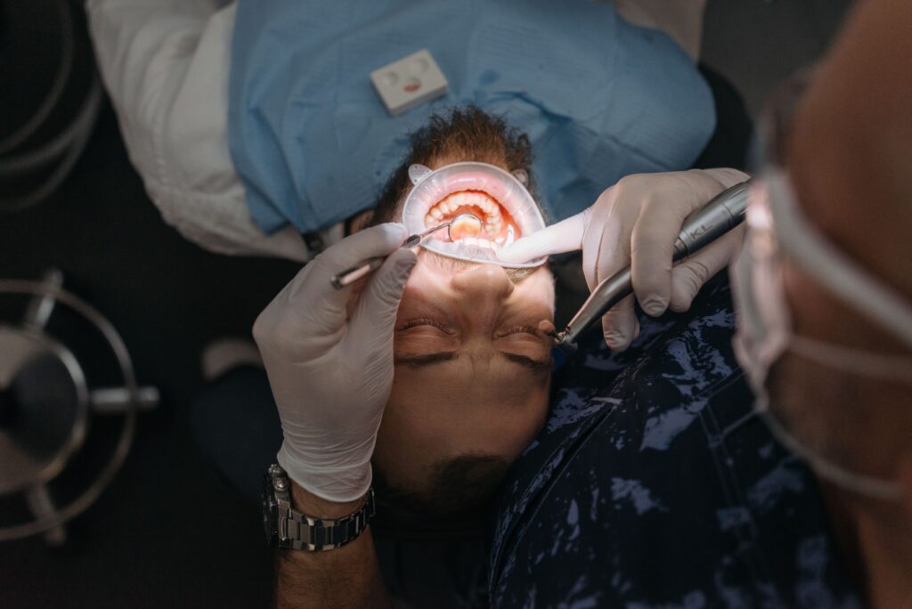 How long does numbness last after filling? Exploring dental anesthesia, recovery time, and common sensations.